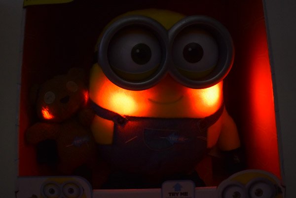 minions/ミニオンズ「MINIONBOB WITH TEDDYBEAR・TALKING WITH GLOWING CHEEKS/ ミニオンボブウィズテディベア・トーキング＆ライトアップフィギュア」 - KNot a TOY/ノットアトイ