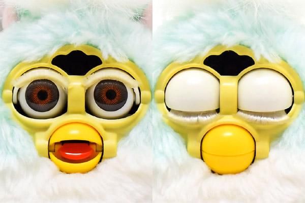 TOMY Furby 緑色 ぬいぐるみ 取扱説明書付き TOMY 初代ファービー 日本語 説明書・血統書付き - メルカリ