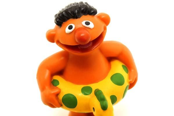 sesame street セサミストリート アーニー プール 人形 ぬいぐるみM アーニー(ぬいぐるみ)｜SESAME STREET MARKET/公式