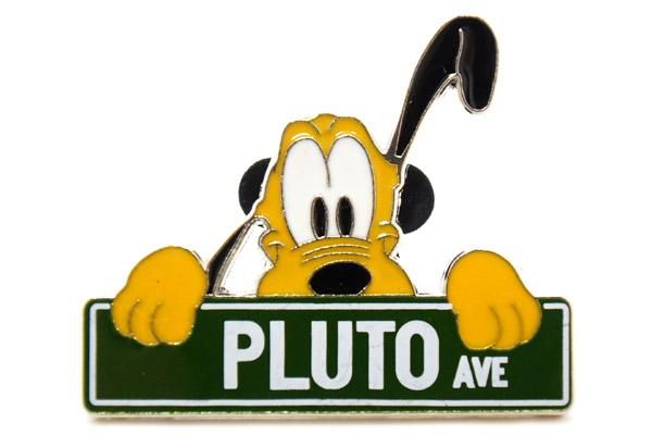 Us Disneyparks ディズニーパーク Disney Street Signs ディズニーストリートサイン Pin Badge ピンバッジ Pluto Ave プルートアベニュー おもちゃ屋 Knot A Toy ノットアトイ Online Shop In 高円寺