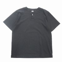 <img class='new_mark_img1' src='https://img.shop-pro.jp/img/new/icons50.gif' style='border:none;display:inline;margin:0px;padding:0px;width:auto;' />JACKMAN Henley neck T-Shirt BLACK