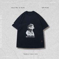 <img class='new_mark_img1' src='https://img.shop-pro.jp/img/new/icons50.gif' style='border:none;display:inline;margin:0px;padding:0px;width:auto;' />GOOPi BEETHOVEN TEE NAVY