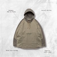 <img class='new_mark_img1' src='https://img.shop-pro.jp/img/new/icons50.gif' style='border:none;display:inline;margin:0px;padding:0px;width:auto;' />GOOPi “Mixed” Logo Hoodie  Brown/Khaki
