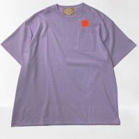 <img class='new_mark_img1' src='https://img.shop-pro.jp/img/new/icons15.gif' style='border:none;display:inline;margin:0px;padding:0px;width:auto;' />RELAX FIT POCKET S/S T-SHIRT PURPLE