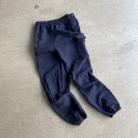 <img class='new_mark_img1' src='https://img.shop-pro.jp/img/new/icons15.gif' style='border:none;display:inline;margin:0px;padding:0px;width:auto;' />RELAX FIT SWEAT CARGO PANTS NAVY