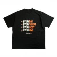 <img class='new_mark_img1' src='https://img.shop-pro.jp/img/new/icons15.gif' style='border:none;display:inline;margin:0px;padding:0px;width:auto;' />Everything is Everything IMMIGRATION TEE BLACK