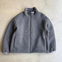 <img class='new_mark_img1' src='https://img.shop-pro.jp/img/new/icons15.gif' style='border:none;display:inline;margin:0px;padding:0px;width:auto;' />LAMOND Pure Super100s Lambs Wool Fleece Blouson  Charcoal