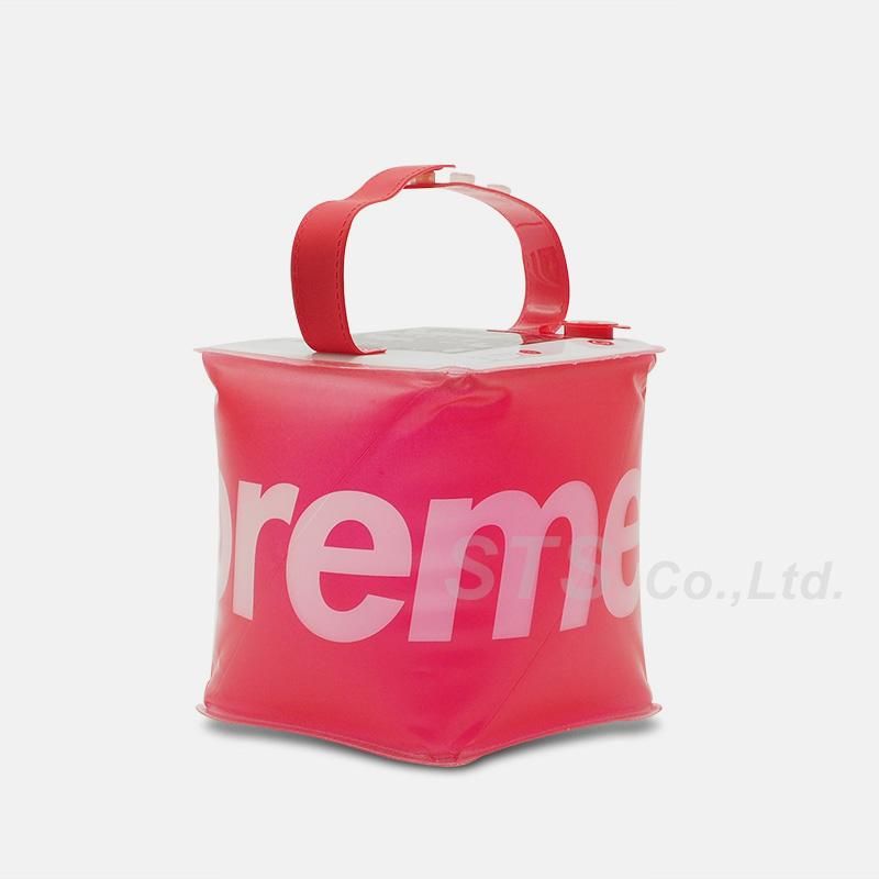 Supreme LuminAID® Packlite Nova USB Red Supreme LuminAID Packlite Nova USB Red - SS18 - US