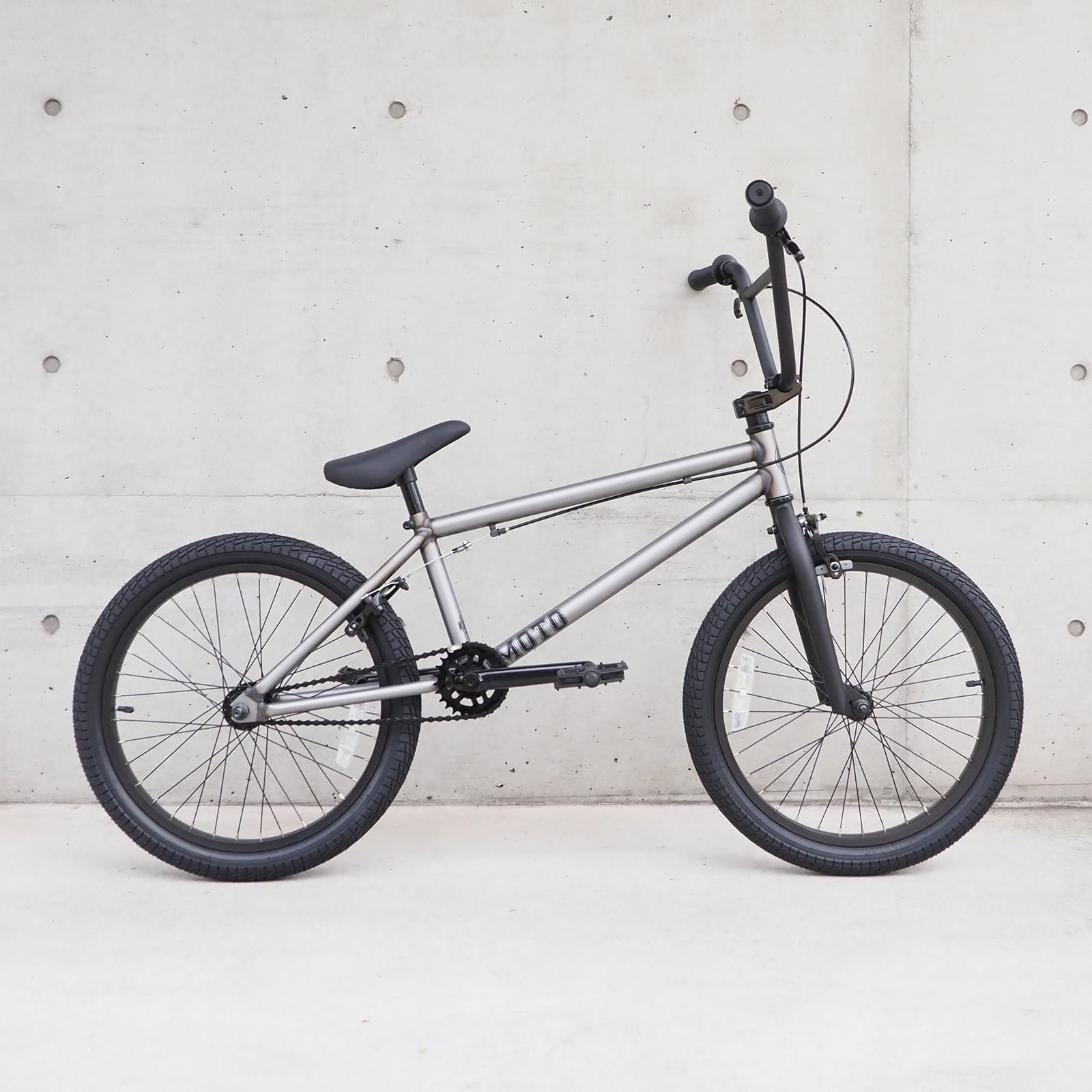 20インチBMX DURCUS ONE MOTO 19.5 MATT BLACK写真に写っているものが全てです