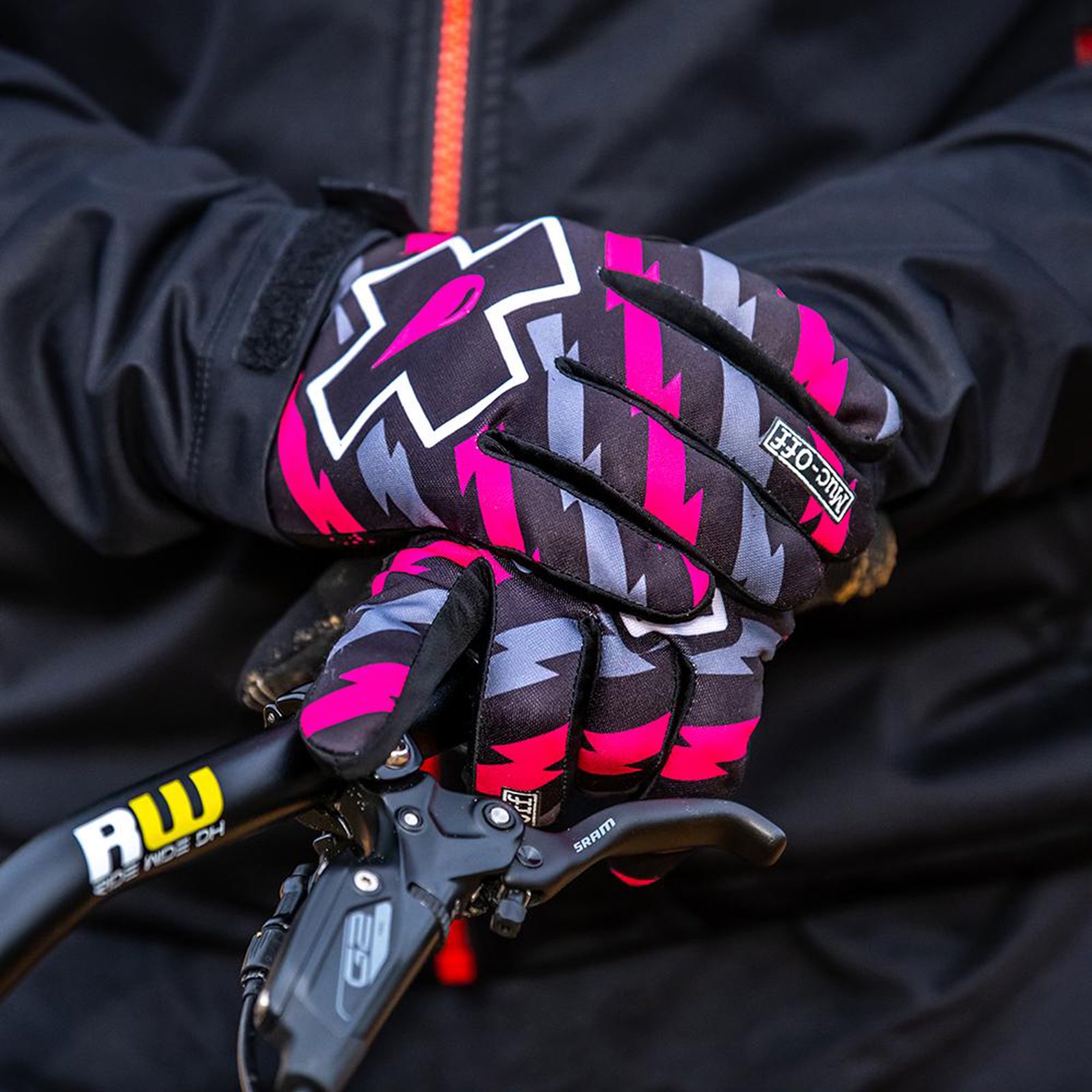 日本正規品 Muc-Off (マックオフ) MTB用 グローブ BOLT MTB GLOVES M