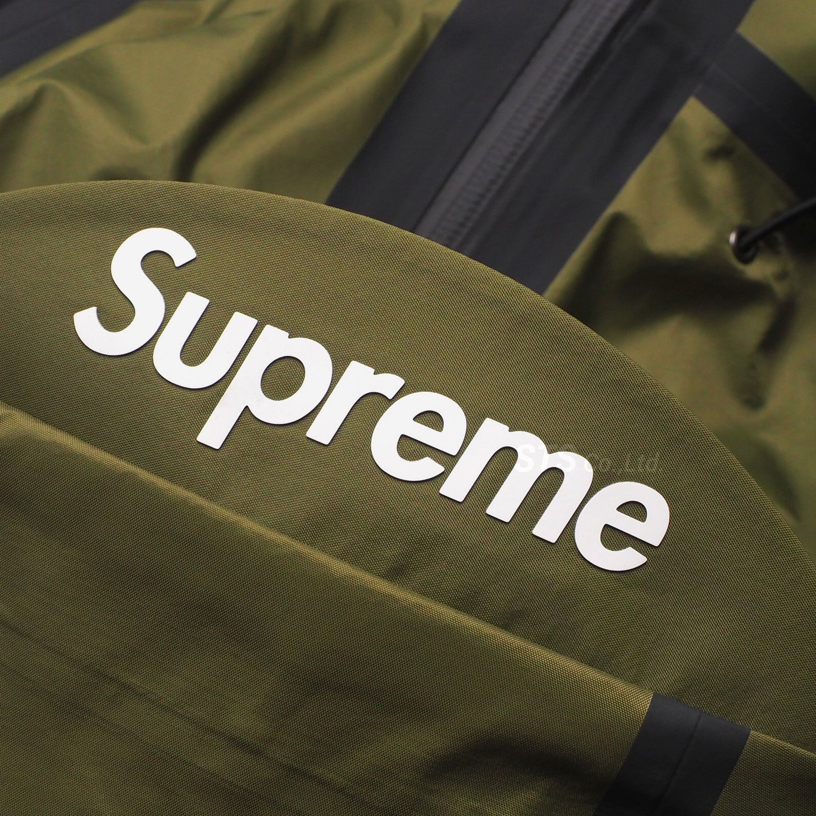 Supreme/The North Face Summit Series Outer Tape Seam Jacket