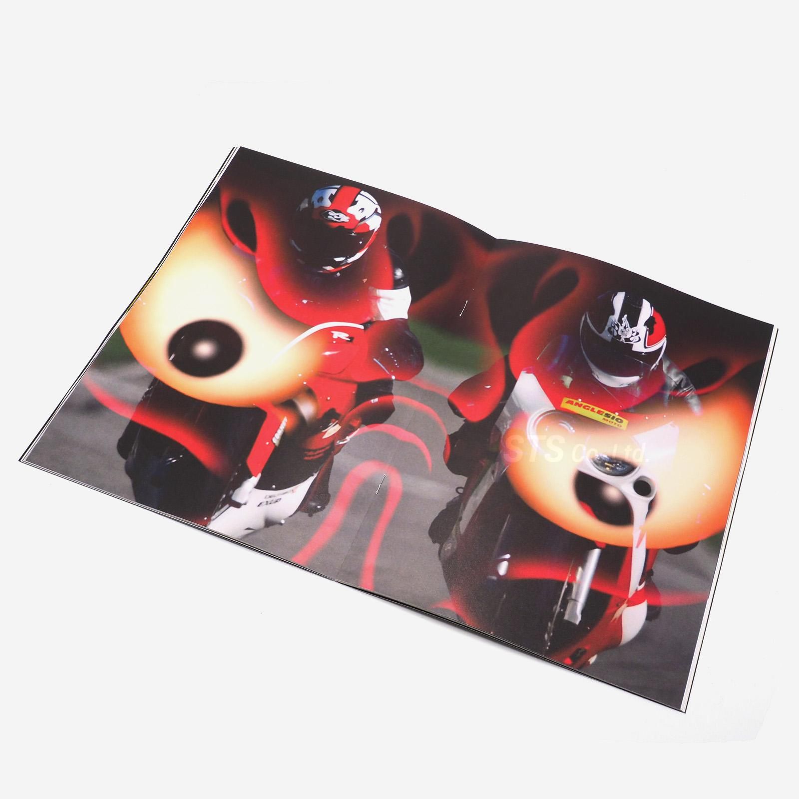 ステッカー有り‼️ Supreme 限定ZINE ステッカー有り‼️ Supreme 限定ZINE