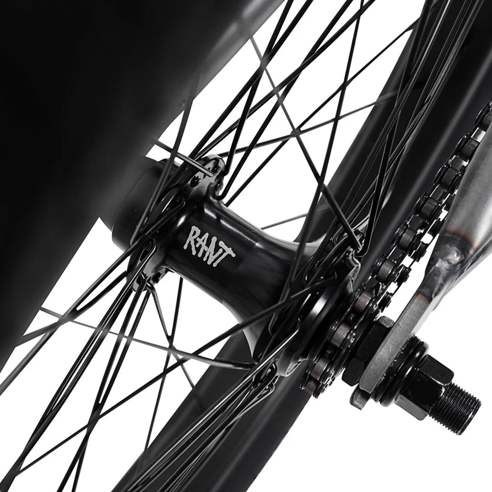 中村 輪夢自身がプロデュースしたコンプリートバイク”Wings”