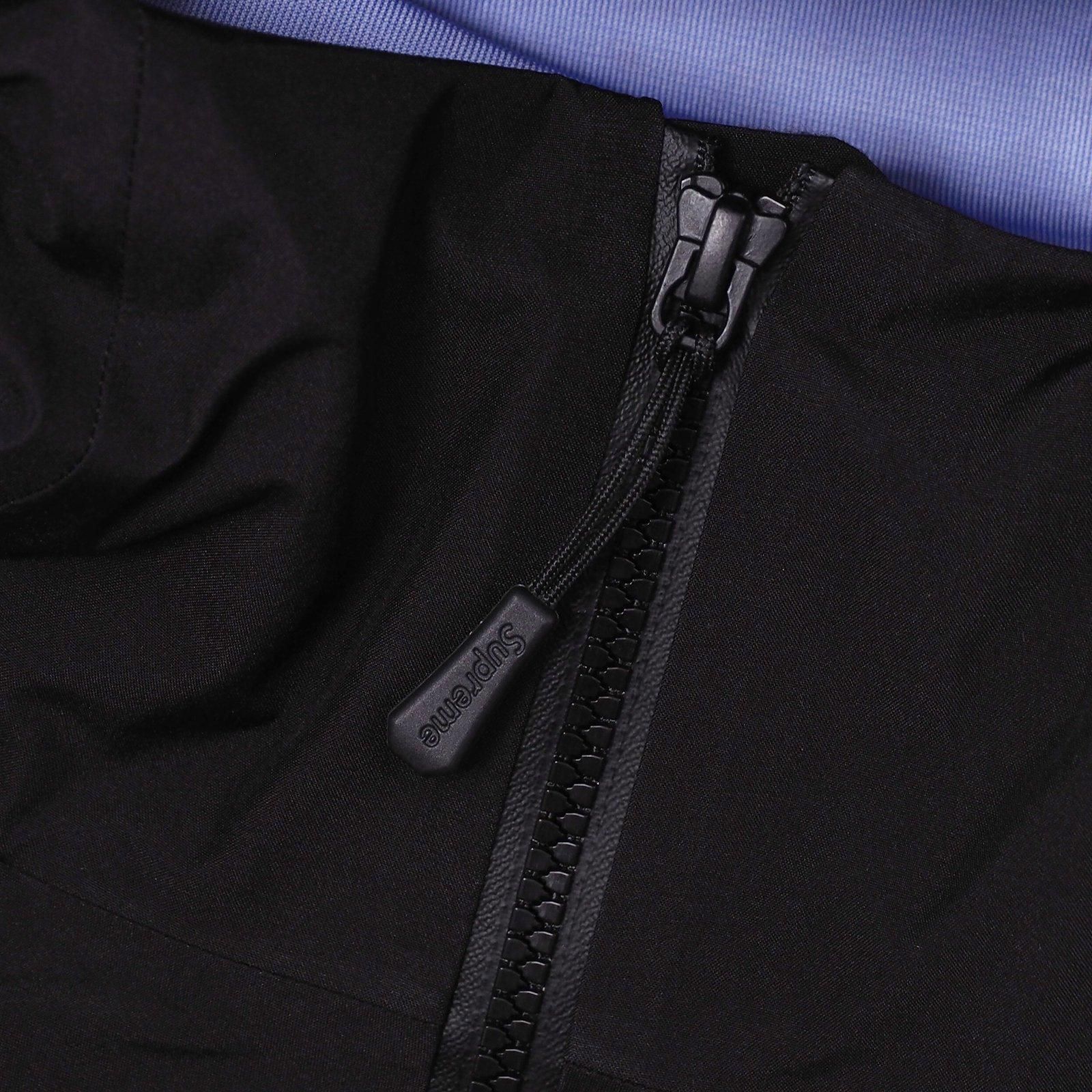 カズSupreme GORE-TEX Supreme Gonz GORE-TEX Shell Jacket (FW22) - $498