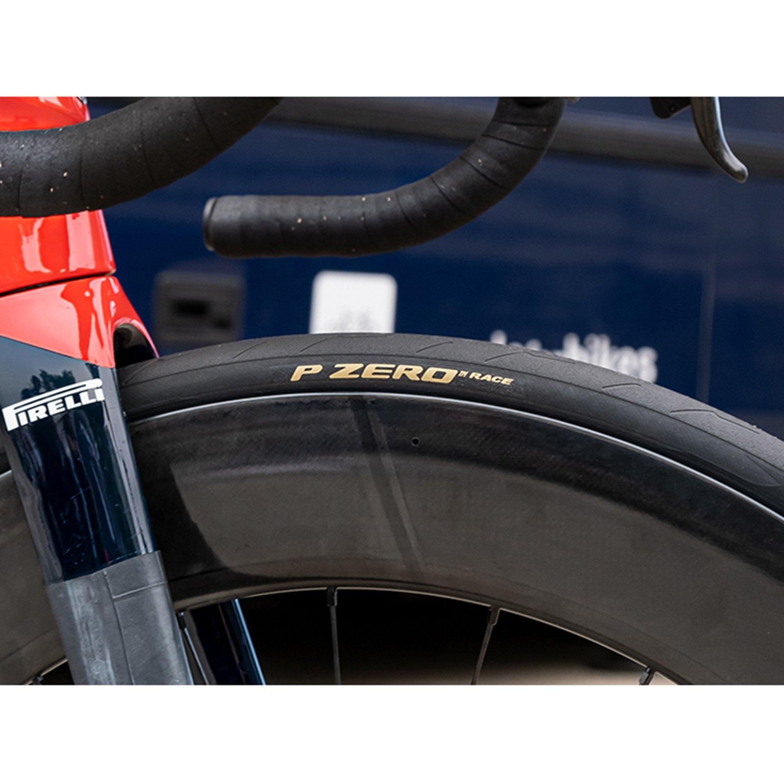 ピレリ P Zero race 150周年記念モデル ピレリ 創業150周年を記念するロードタイヤ、P ZERO RACE 150