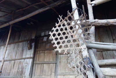 モン族の家に飾られる魔除けの竹飾り