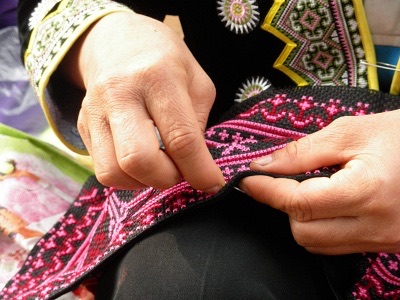 モン（Hmong）族の手刺繍_織り人