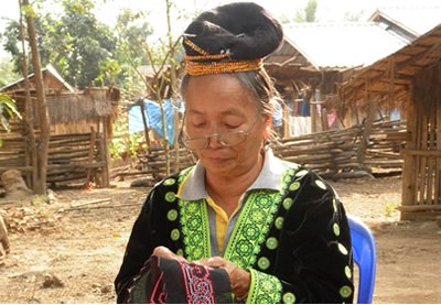 モン（Hmong）族の手刺繍