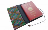 モン刺繍のパスポートケース（BrPEgr）