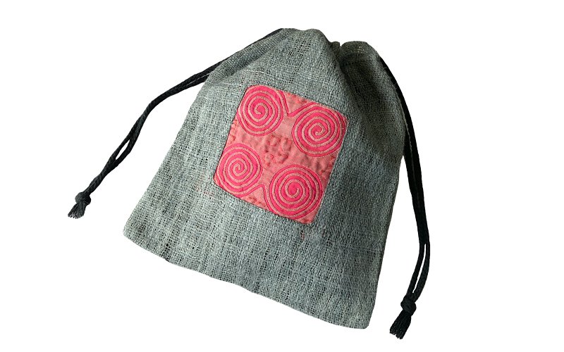 モン族古布リバースアップリケの巾着 - アジアのフェアトレード雑貨 ...