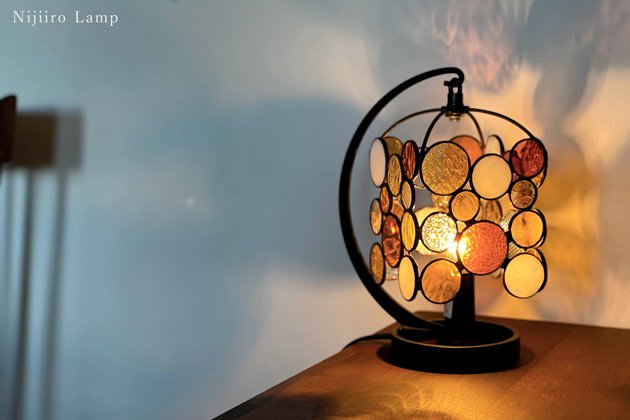 【Nijiiro Lamp｜ニジイロランプ】 ステンドグラスの テーブルランプ　Nijiiro drops amberドロップスアンバー