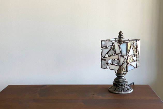 【Nijiiro Lamp｜ニジイロランプ】 ステンドグラスの テーブルランプ Kakera square white 〔カケラ スクエア ホワイト〕