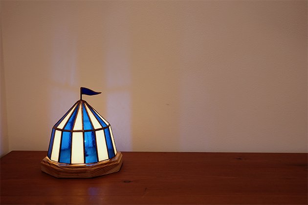 【Nijiiro Lamp｜ニジイロランプ】 ステンドグラスの テーブルランプ Circustent first blue サーカステント ファースト  ブルー