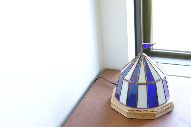 【Nijiiro Lamp｜ニジイロランプ】 ステンドグラスの テーブルランプ Circustent first blue サーカステント ファースト  ブルー