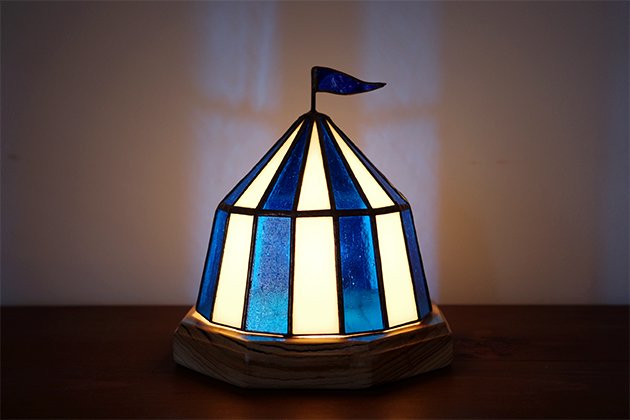 【Nijiiro Lamp｜ニジイロランプ】 ステンドグラスの テーブルランプ Circustent first blue サーカステント ファースト  ブルー