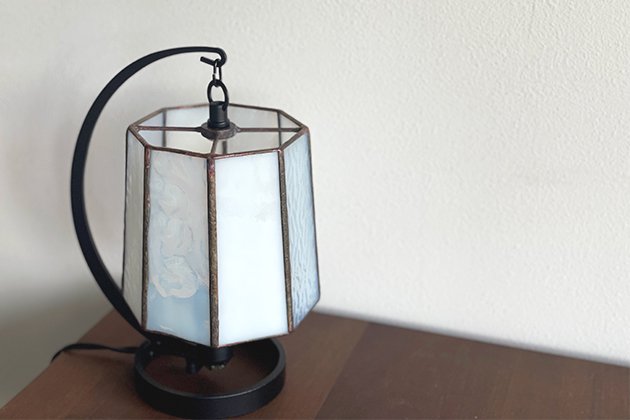 【Nijiiro Lamp｜ニジイロランプ】 ステンドグラスの テーブルランプ　Fun white ファン ホワイトブ