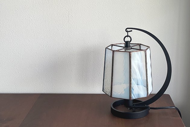 【Nijiiro Lamp｜ニジイロランプ】 ステンドグラスの テーブルランプ　Fun white ファン ホワイトブ