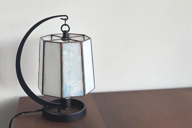 【Nijiiro Lamp｜ニジイロランプ】 ステンドグラスの テーブルランプ　Fun white ファン ホワイトブ