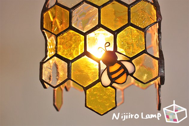 ○生き物祭り！巣に戻った蜜蜂 ピンブローチ K10YG イエロージルコニア