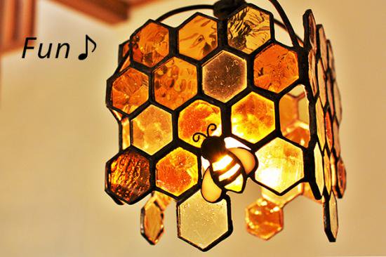 【Nijiiro Lamp｜ニジイロランプ】 ステンドグラスのペンダントランプ　 Honeybee　みつばち