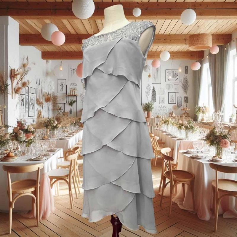 ALEX EVENING】グレーの刺繍プリーツドレス｜コード刺繍