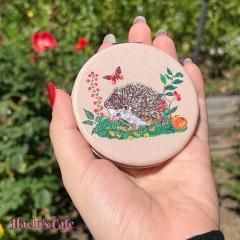 <img class='new_mark_img1' src='https://img.shop-pro.jp/img/new/icons11.gif' style='border:none;display:inline;margin:0px;padding:0px;width:auto;' />Nathalie Lete Compact Mirror ʥ꡼ ѥȥߥ顼 Hedgehog  
