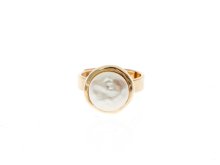 Button pearl ring