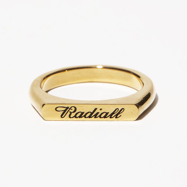 RADIALL SCRIPT - PINKY SIGNET RING / 18K PLATED