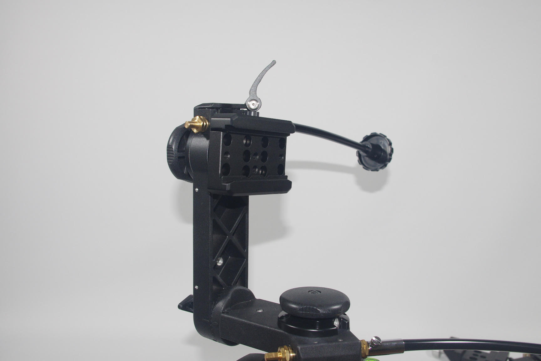 ビクセン アルカスイスデュアルアリミゾをScopeTechの小型堅牢経緯台ZEROに装着した様子