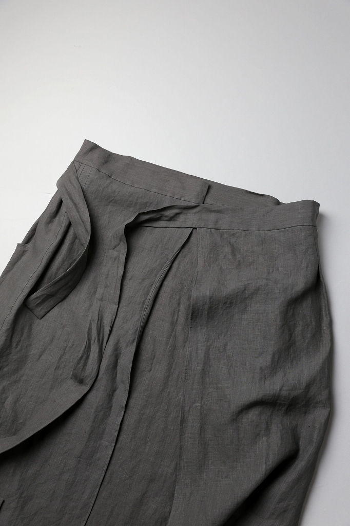 【試着のみ】SPエシュペー/ LINEN APRON ONEPIECE ŠP（エシュペー） 「1/60 LINEN APRON ONEPIECE」－WEEKENDER