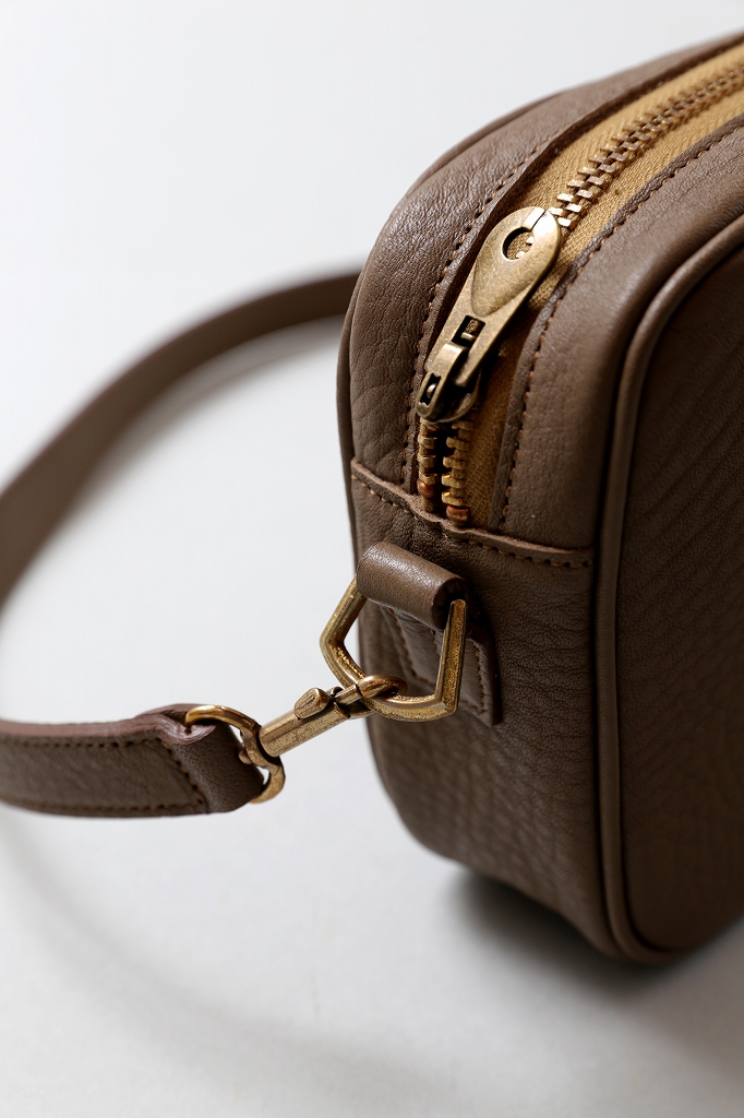 美品　即完売　forme フォルメ Marcel ショルダーバッグ forme（フォルメ） / レザーバッグ 「Marcel」・「Banks」 ご紹介