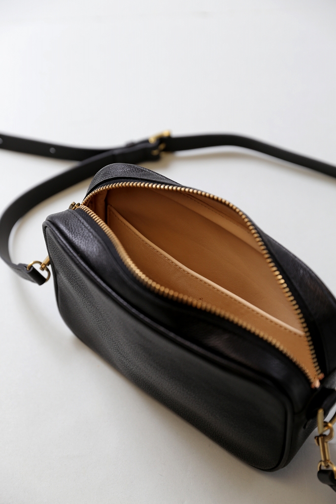 美品　即完売　forme フォルメ Marcel ショルダーバッグ forme（フォルメ） / レザーバッグ 「Marcel」・「Banks」 ご