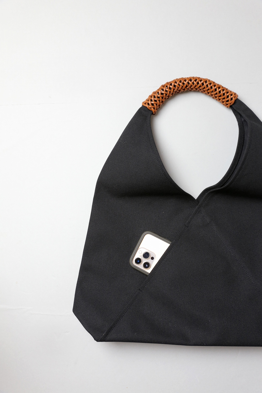 KAMARO'AN - WOVEN TRIANGLE BAG