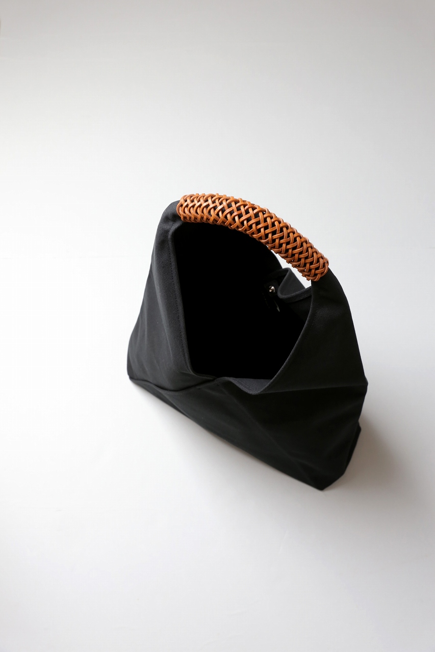 Kamaro'an（カマロアン）Woven Triangle Bag 58（Black）｜通販