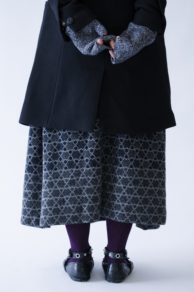 ヒカルノグチ スカート