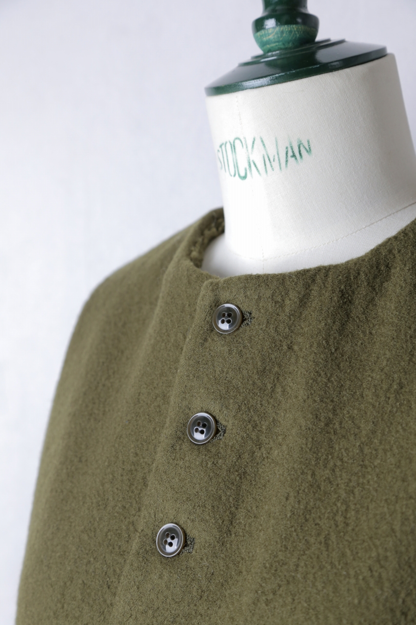 Vlas Blomme (ヴラスブラム)｜縮絨ウール 裏ボア付ジレ（Olive
