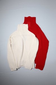 NIDO - BUTTONED HIGH NECK SWEATER（Natural,Red）