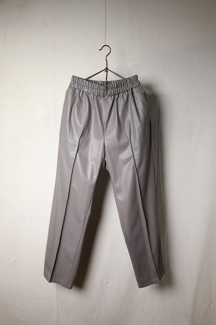 semoh（セモー）｜Synthetic Leather Pin Tuck Easy Trousers（Gray