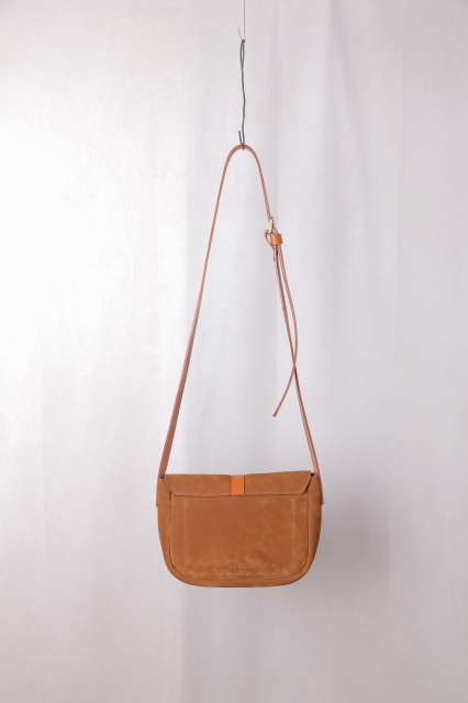 MIMI BERRY（ミミ・ベリー）｜ZOE - SMALL MAGLOCK BAG（Tan suede