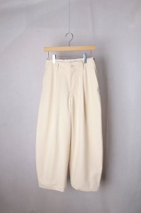 <img class='new_mark_img1' src='https://img.shop-pro.jp/img/new/icons8.gif' style='border:none;display:inline;margin:0px;padding:0px;width:auto;' />HandwerkerHW wide trousers - DuckOff White